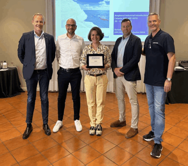 AVNET Abacus obtiene el premio Outstanding EMEA Distributor Performance Award de Amphenol Industrial Operations