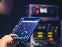 Protección inteligente para distribuciones de corriente continua industriales: Suministro eléctrico bajo control: cómo los fusibles electrónicos evitan fallos del sistema y simplifican el diseño Protección inteligente para distribuciones de corriente continua industriales