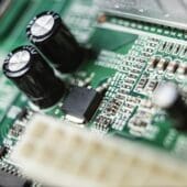 TRP008-B021 – Funcionamiento en serie y en paralelo de la fuente de alimentación