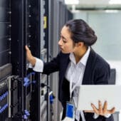 La línea de rendimiento PSOC™ Control C3 de Infineon establece un nuevo estándar para el control en tiempo real y la seguridad PQC línea de rendimiento PSOC